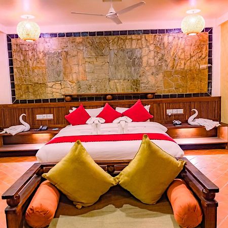 Green Park Chitwan Sauraha Εξωτερικό φωτογραφία
