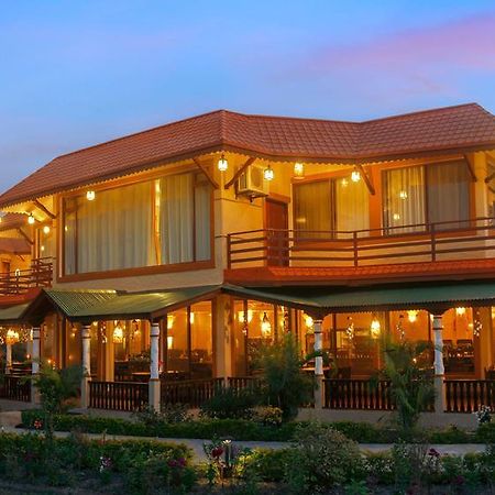 Green Park Chitwan Sauraha Εξωτερικό φωτογραφία
