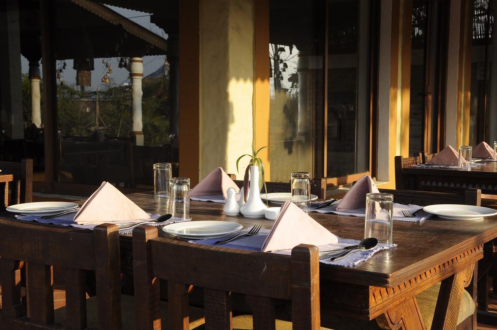 Green Park Chitwan Sauraha Εξωτερικό φωτογραφία