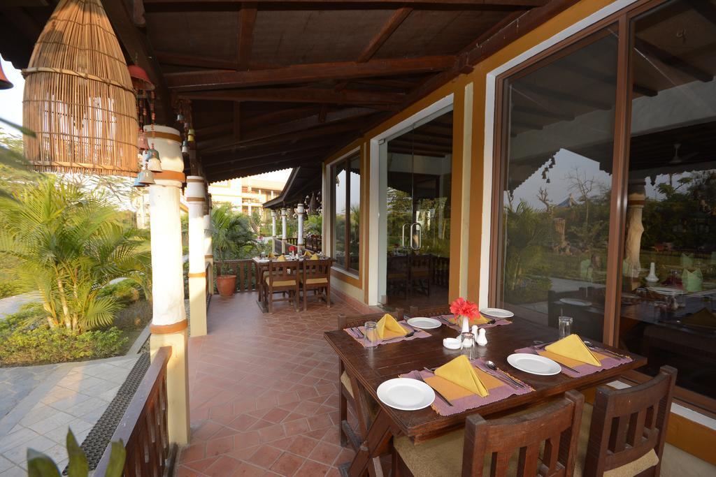 Green Park Chitwan Sauraha Εξωτερικό φωτογραφία