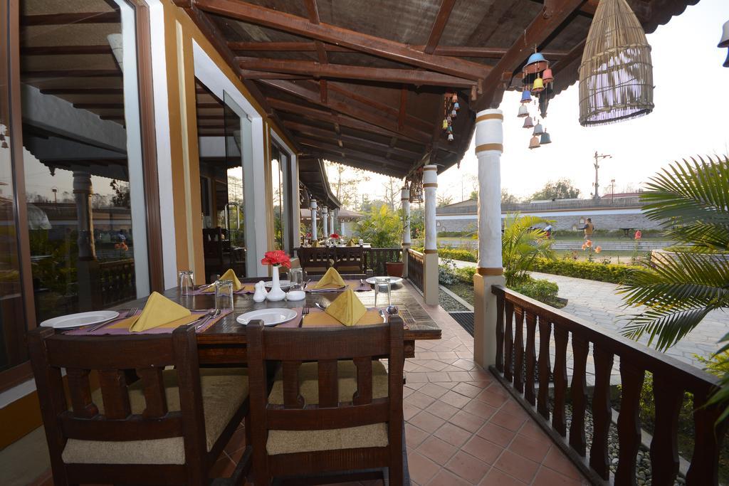 Green Park Chitwan Sauraha Εξωτερικό φωτογραφία