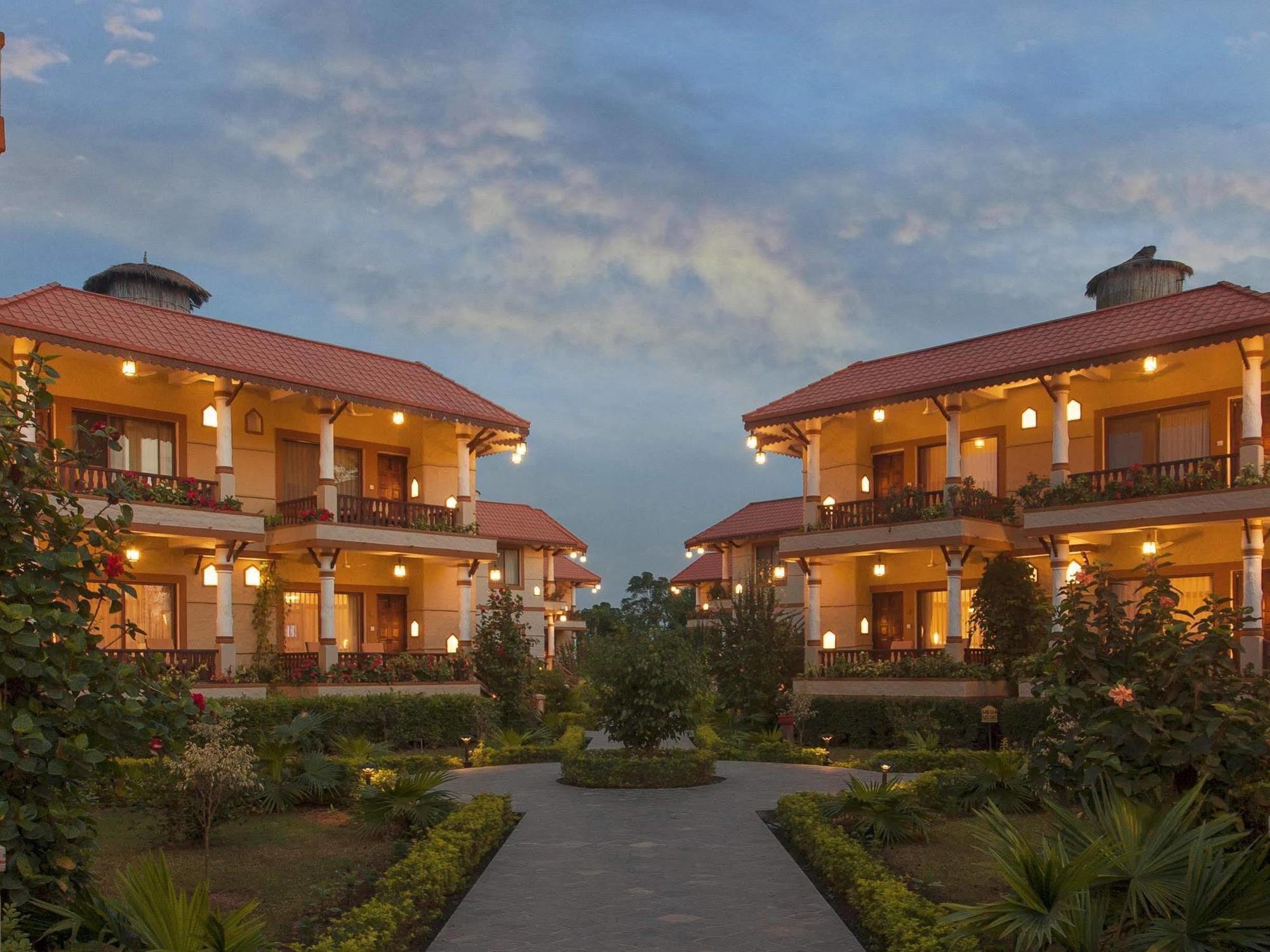 Green Park Chitwan Sauraha Εξωτερικό φωτογραφία